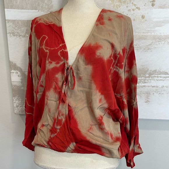 scandal Tops - MADE IN ITALY Red/Tan Tye Dye flirty top by scandal italy